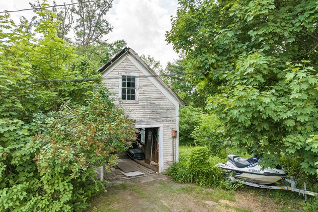 27 Wentworth Avenue, Laconia, NH 03246