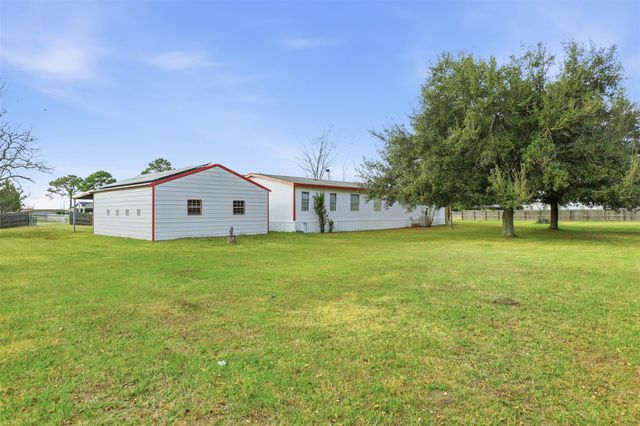 25 County Road 6022b, Dayton, TX 77535