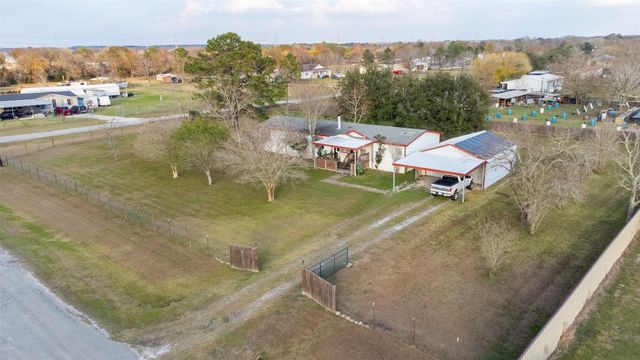 25 County Road 6022b, Dayton, TX 77535