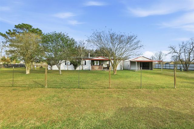 25 County Road 6022b, Dayton, TX 77535