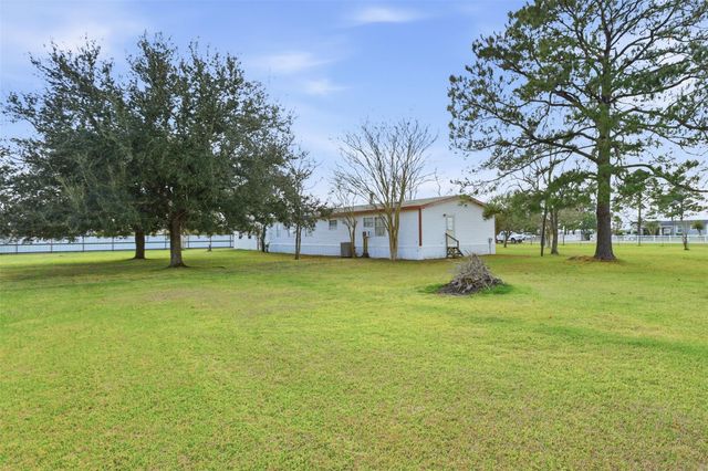 25 County Road 6022b, Dayton, TX 77535