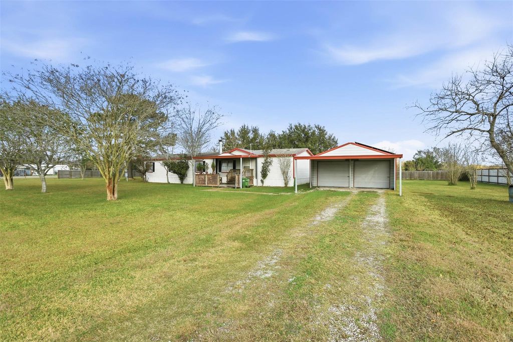 25 County Road 6022b, Dayton, TX 77535