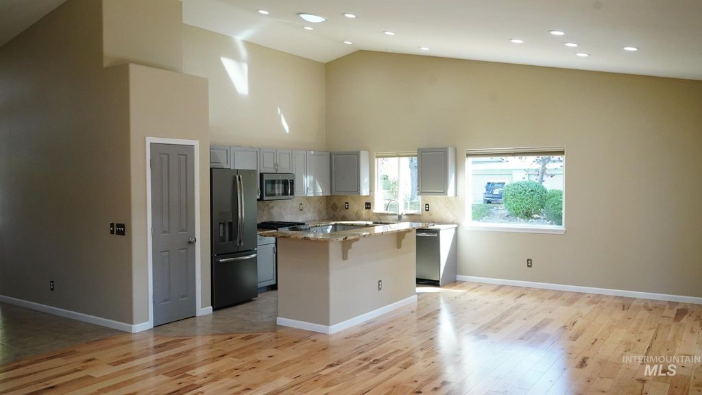 6032 N Cobbler Ln, Garden City, ID 83703 photo 4