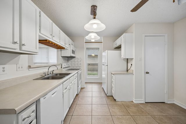 118 E Denton Drive, Euless, TX 76039