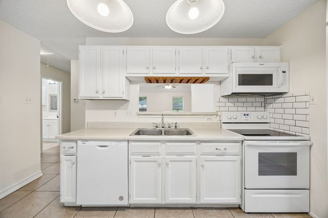 118 E Denton Drive, Euless, TX 76039