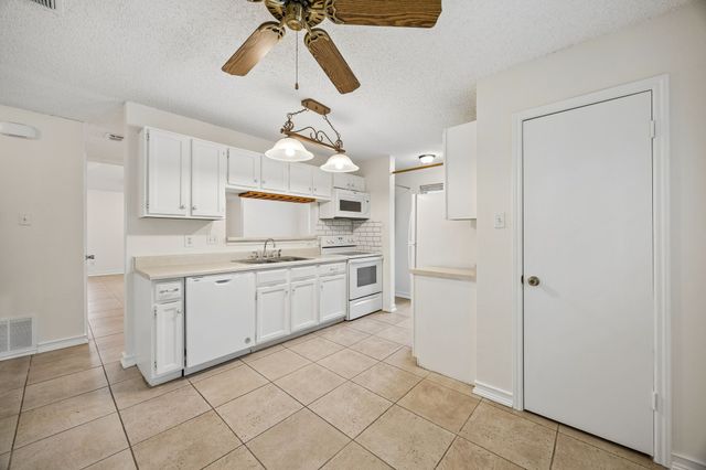 118 E Denton Drive, Euless, TX 76039