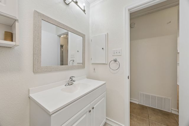 118 E Denton Drive, Euless, TX 76039