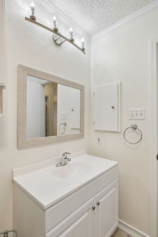 118 E Denton Drive, Euless, TX 76039