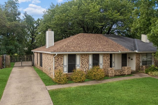 118 E Denton Drive, Euless, TX 76039