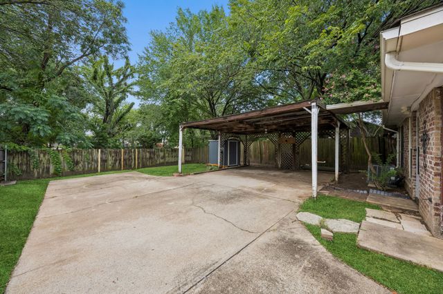 118 E Denton Drive, Euless, TX 76039