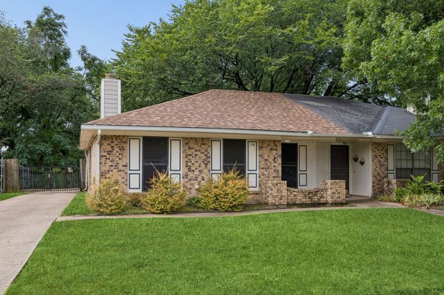 118 E Denton Drive, Euless, TX 76039