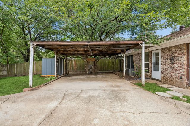 118 E Denton Drive, Euless, TX 76039