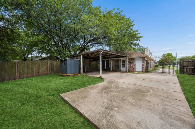 118 E Denton Drive, Euless, TX 76039