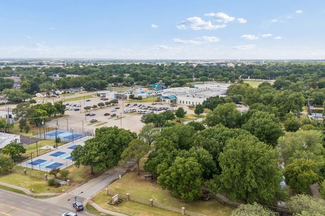 118 E Denton Drive, Euless, TX 76039