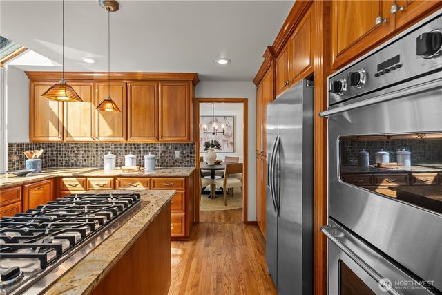 24717 SE 45th Pl, Issaquah, WA 98029