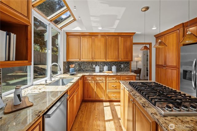 24717 SE 45th Pl, Issaquah, WA 98029