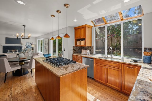 24717 SE 45th Pl, Issaquah, WA 98029