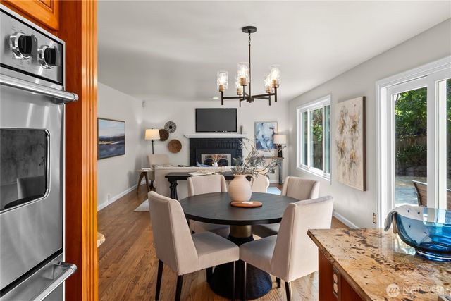 24717 SE 45th Pl, Issaquah, WA 98029