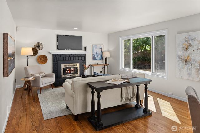 24717 SE 45th Pl, Issaquah, WA 98029