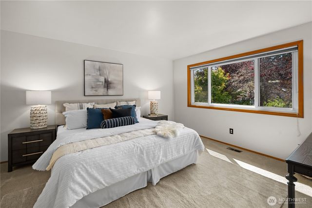 24717 SE 45th Pl, Issaquah, WA 98029