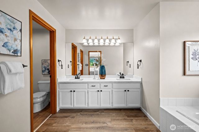 24717 SE 45th Pl, Issaquah, WA 98029