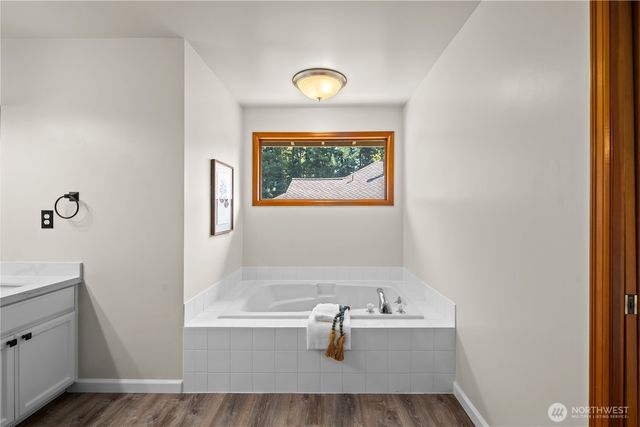 24717 SE 45th Pl, Issaquah, WA 98029