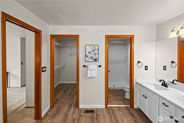 24717 SE 45th Pl, Issaquah, WA 98029