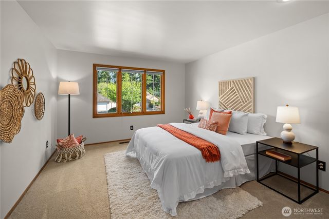24717 SE 45th Pl, Issaquah, WA 98029
