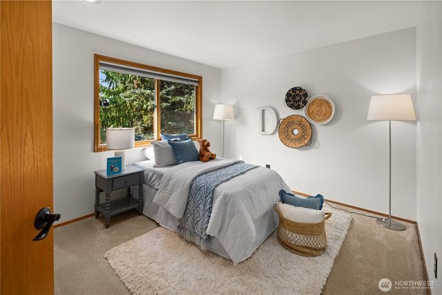 24717 SE 45th Pl, Issaquah, WA 98029