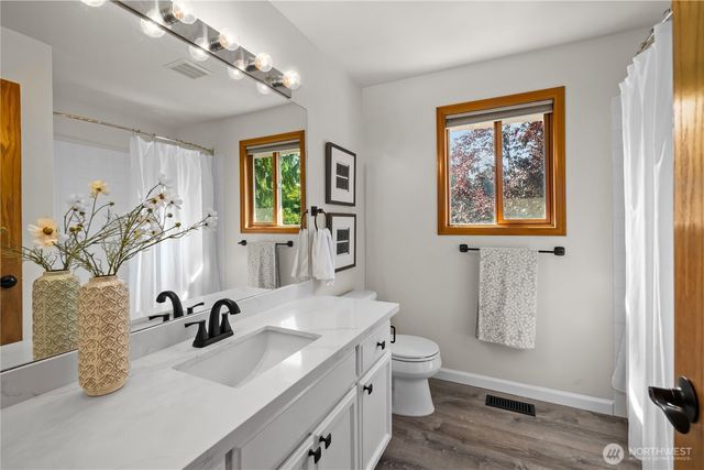 24717 SE 45th Pl, Issaquah, WA 98029