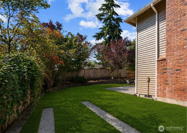 24717 SE 45th Pl, Issaquah, WA 98029