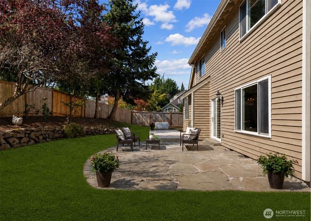 24717 SE 45th Pl, Issaquah, WA 98029