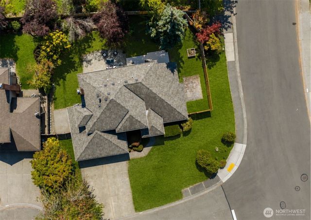 24717 SE 45th Pl, Issaquah, WA 98029