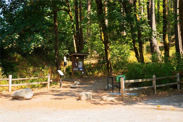 24717 SE 45th Pl, Issaquah, WA 98029