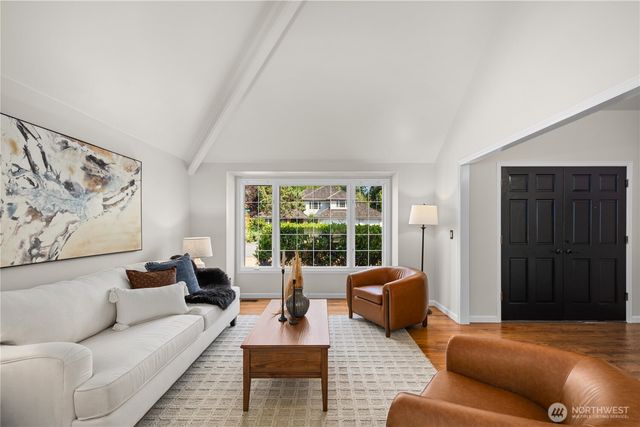 24717 SE 45th Pl, Issaquah, WA 98029