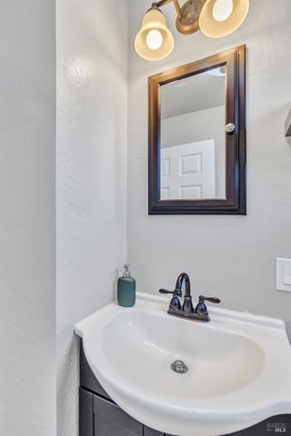 100 webster St, Vallejo, CA 94591