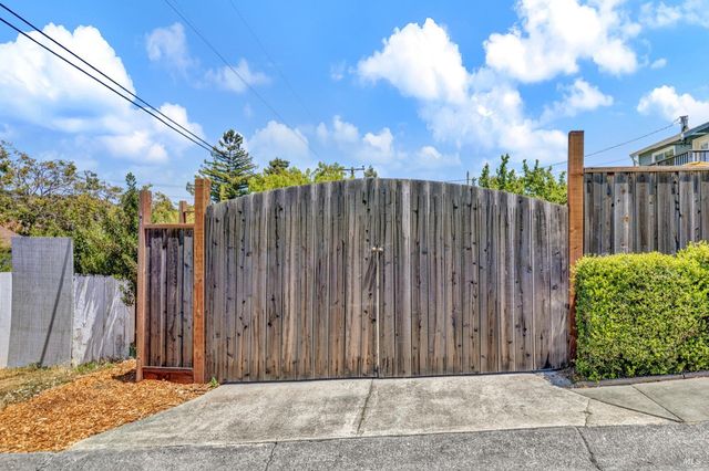 100 webster St, Vallejo, CA 94591