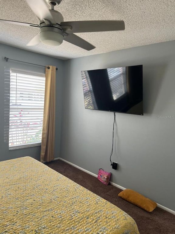 Image 11 of property listing at 818 POPLARWOOD LANE, Kissimmee, FL 34743