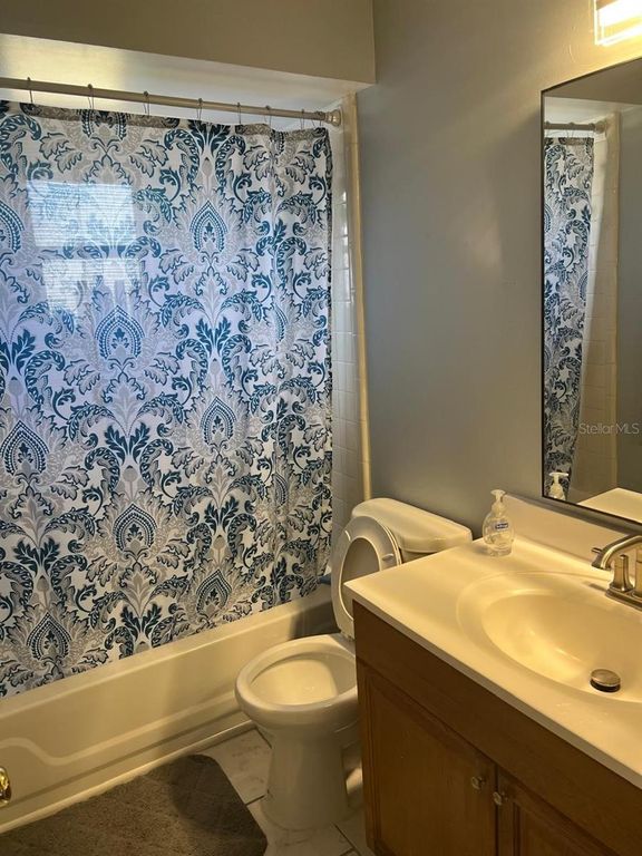 Image 12 of property listing at 818 POPLARWOOD LANE, Kissimmee, FL 34743