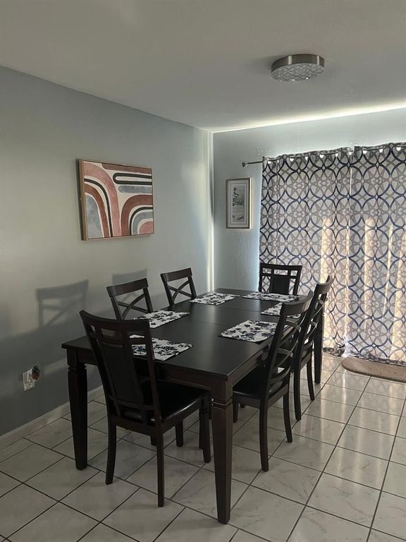 Image 7 of property listing at 818 POPLARWOOD LANE, Kissimmee, FL 34743