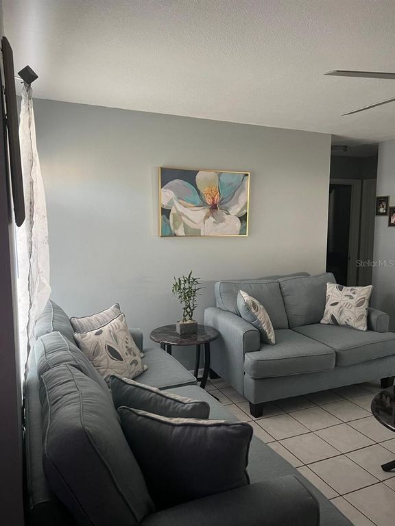 Image 8 of property listing at 818 POPLARWOOD LANE, Kissimmee, FL 34743