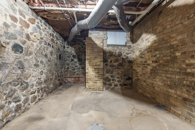 125 E Delaware Street, Decatur, MI 49045