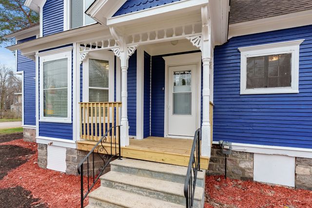 125 E Delaware Street, Decatur, MI 49045