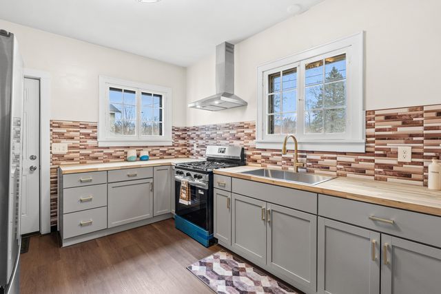 125 E Delaware Street, Decatur, MI 49045