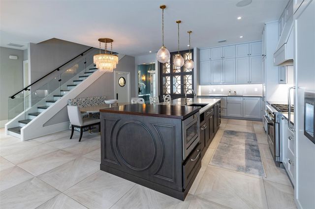 851 PARK LAKE COURT, Orlando, FL 32803