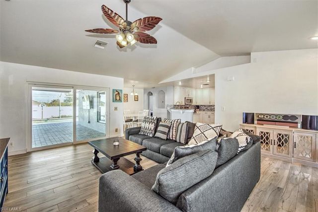 1137 Nelson RD N, Cape Coral, FL 33993