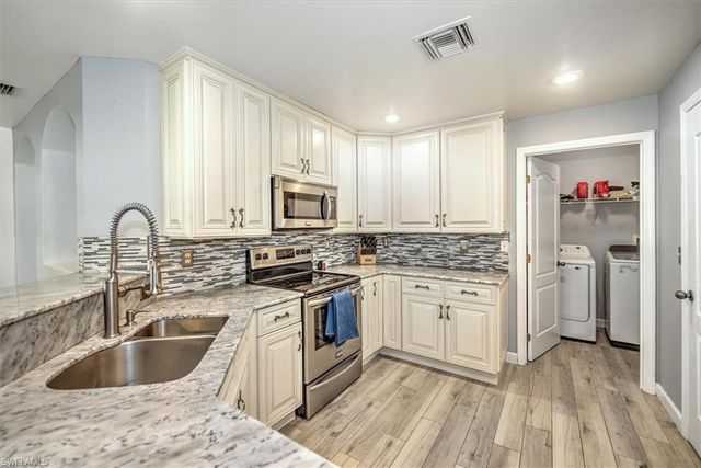 1137 Nelson RD N, Cape Coral, FL 33993