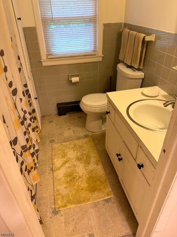 12 Shady Ln, Newton Town, NJ 07860