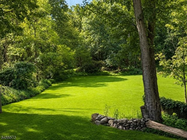 12 Shady Ln, Newton Town, NJ 07860