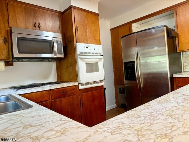 12 Shady Ln, Newton Town, NJ 07860